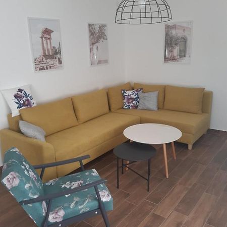Home Apartment Luna Skopje Buitenkant foto
