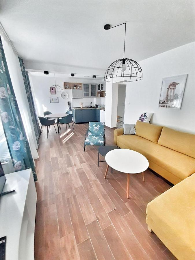 Home Apartment Luna Skopje Buitenkant foto