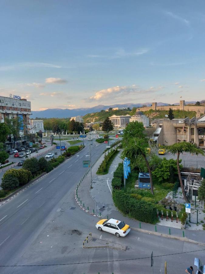 Home Apartment Luna Skopje Buitenkant foto