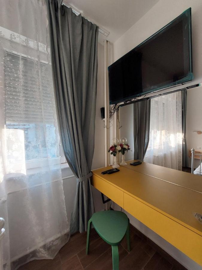 Home Apartment Luna Skopje Buitenkant foto