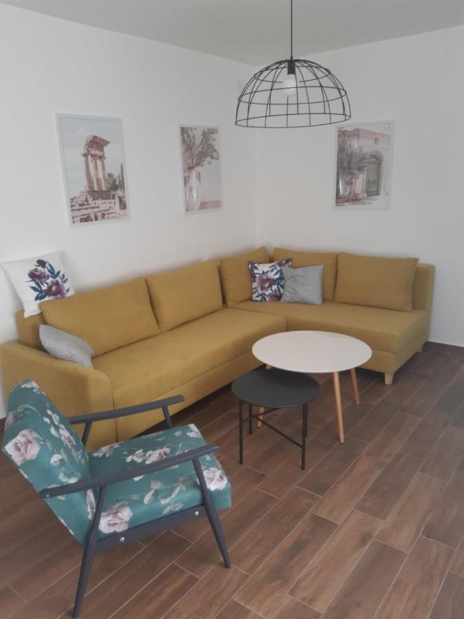 Home Apartment Luna Skopje Buitenkant foto